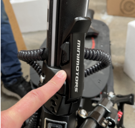 DUALTRON THUNDER Ⅲ The handlebar of folding system(assembled